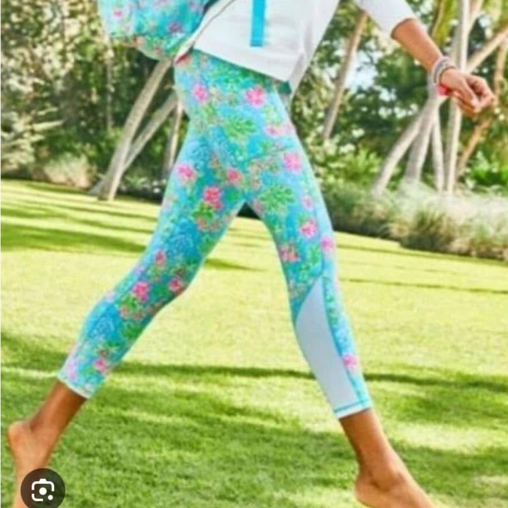 Lilly Pulitzer Disney Ibiza Blue and Pink Weekender Cropped Pants